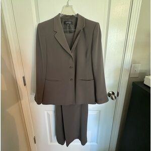 Kasper 3 piece suit 16P